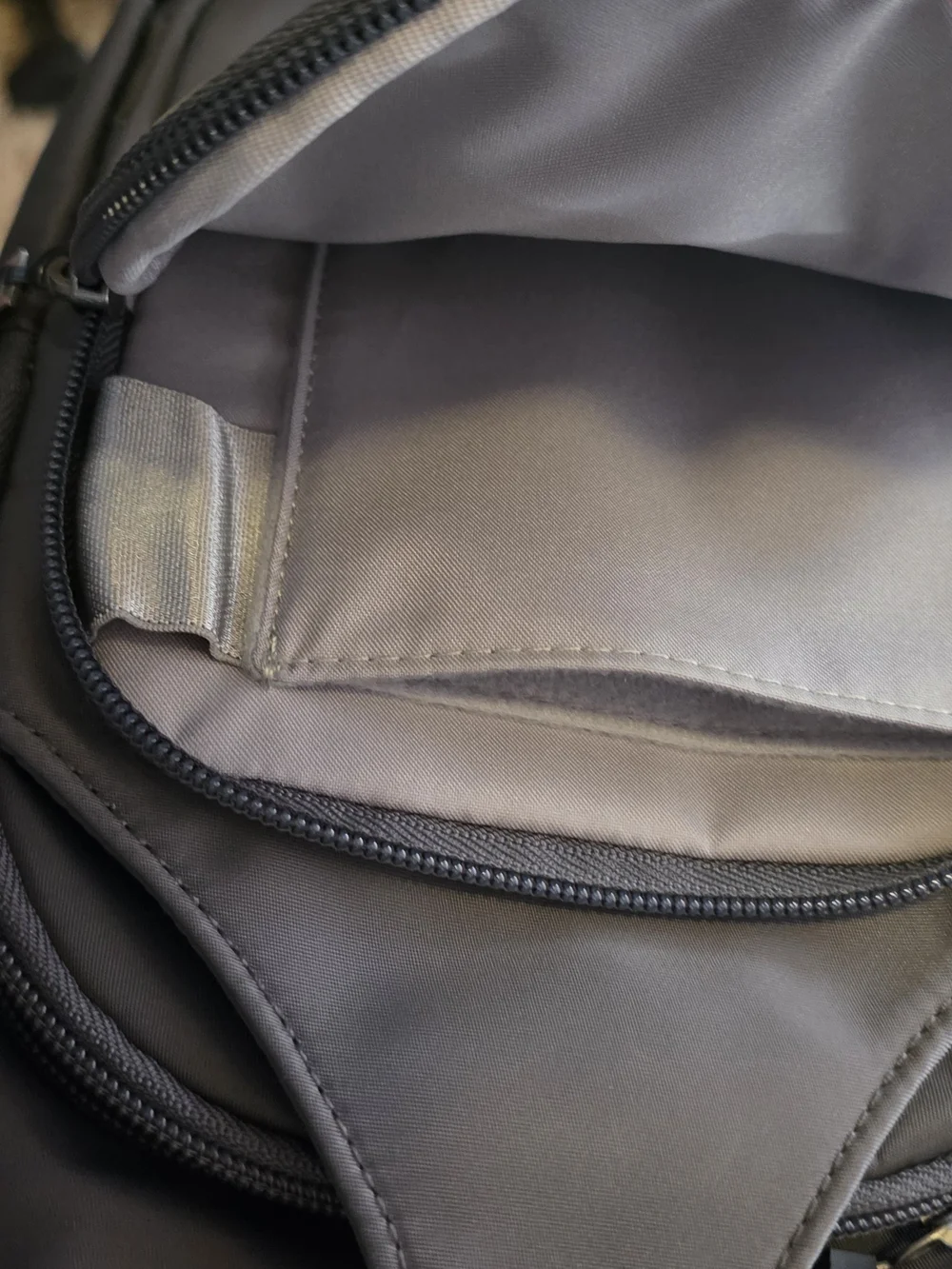 Baggallini Gray Sling Crossbody Bag - Compact Everyday Carry - Picture 4 of 8